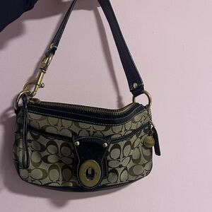 Women’s Vintage Coach Black and Tan Signature Shoulder Bag